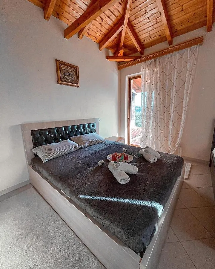 Farmhouse Qeparo Apartment