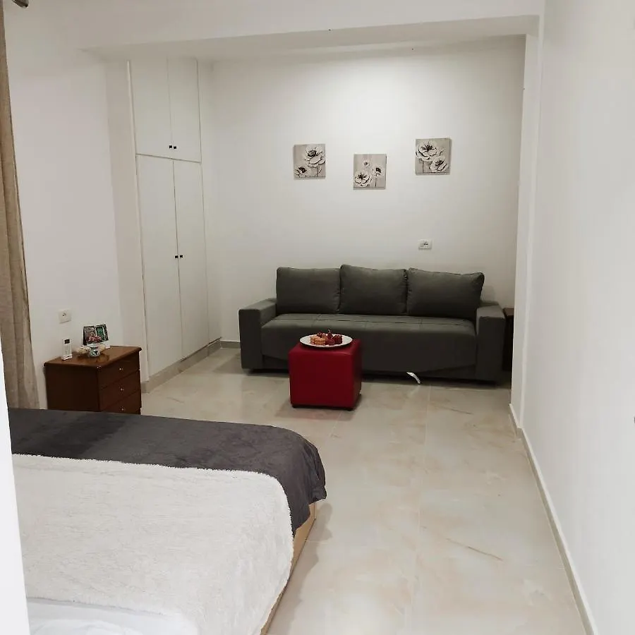 Apartment Farmhouse Qeparo