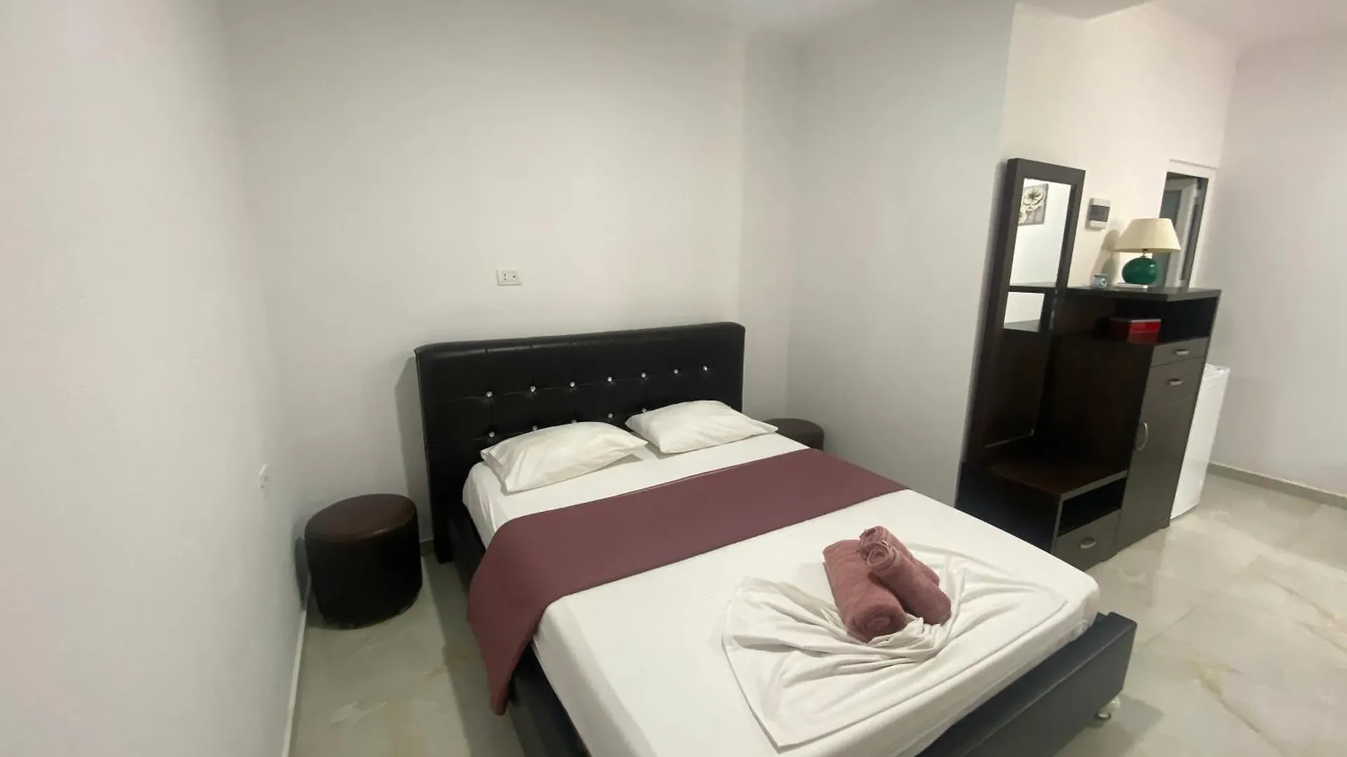 Apartment Farmhouse Qeparo