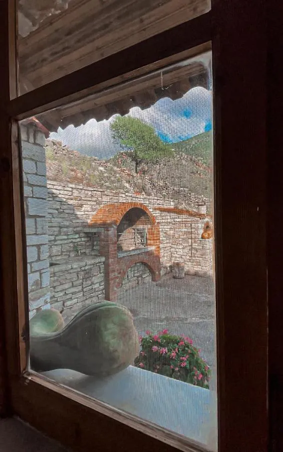 Farmhouse Qeparo