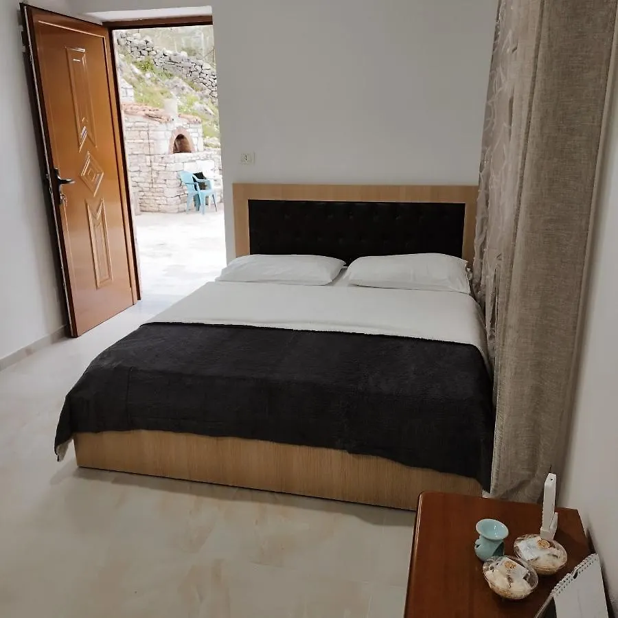 Farmhouse Qeparo